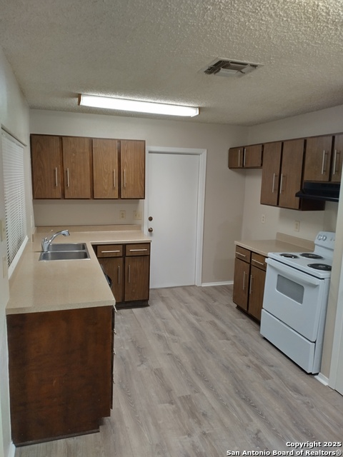 Image 10 of 25 For 10807 Green Brook