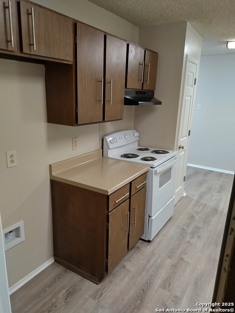 Image 11 of 25 For 10807 Green Brook