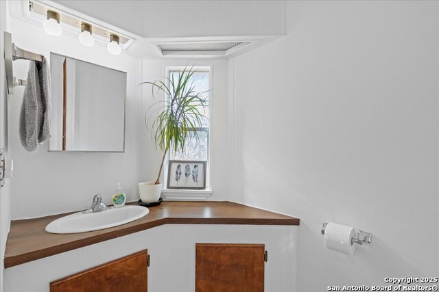 Image 17 of 23 For 1411 C Democrat Street