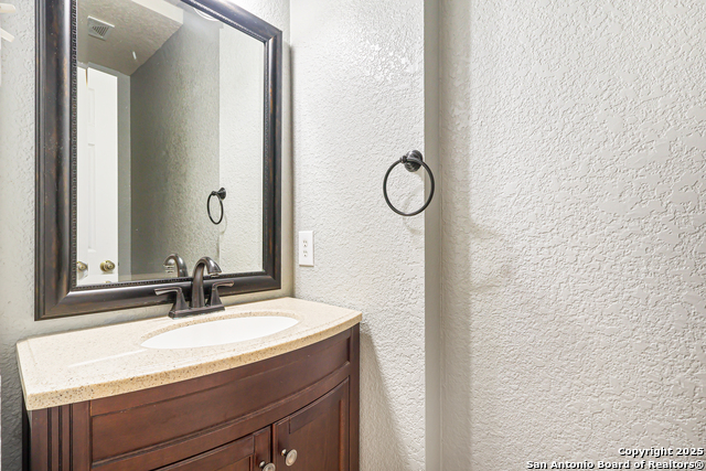 Image 13 of 31 For 16710 Basin Oak