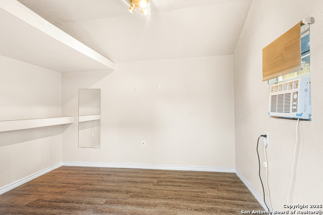 Image 27 of 31 For 16710 Basin Oak