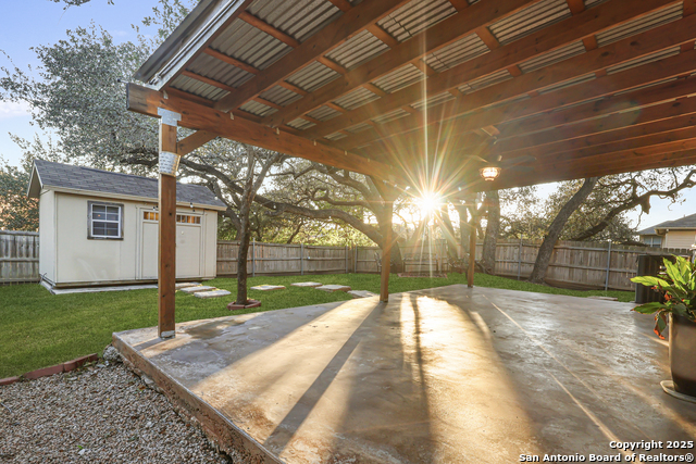 Image 28 of 31 For 16710 Basin Oak