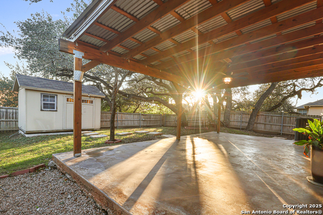 Image 29 of 31 For 16710 Basin Oak