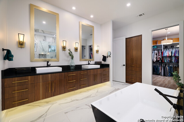 Image 25 of 50 For 931 Belle Oaks