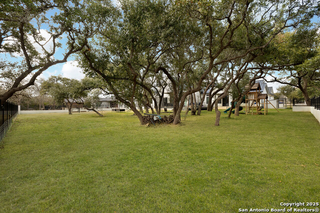 Image 36 of 50 For 931 Belle Oaks