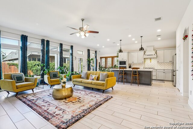 Listing photo id 9 for 9121 Pepperton Ln