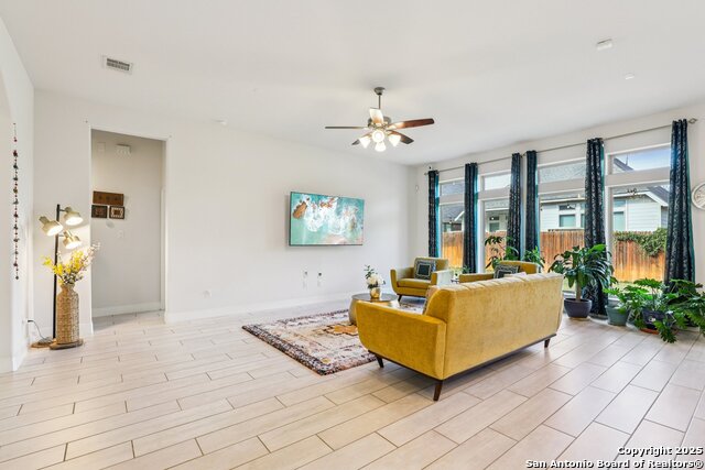 Listing photo id 11 for 9121 Pepperton Ln