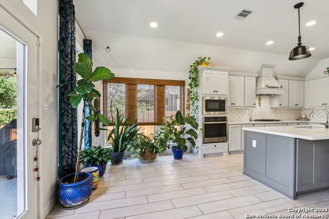 Listing photo id 24 for 9121 Pepperton Ln