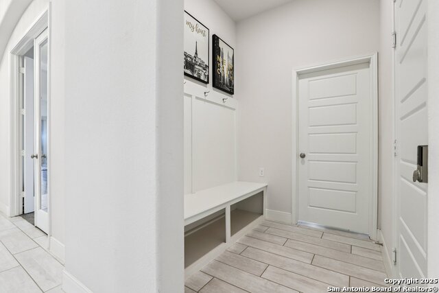 Listing photo id 53 for 9121 Pepperton Ln