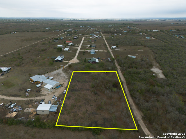 Listing photo id 9 for 479 Mostyn  