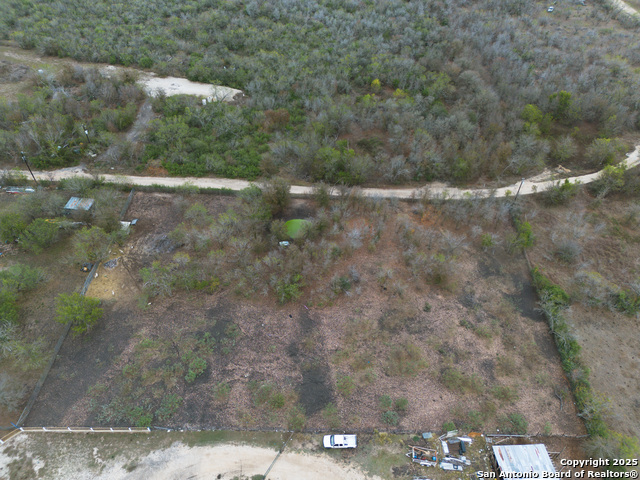 Listing photo id 10 for 479 Mostyn  