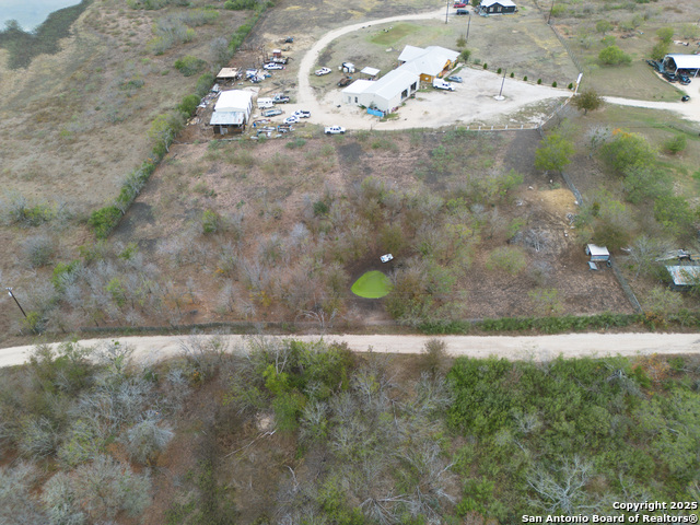 Listing photo id 11 for 479 Mostyn  