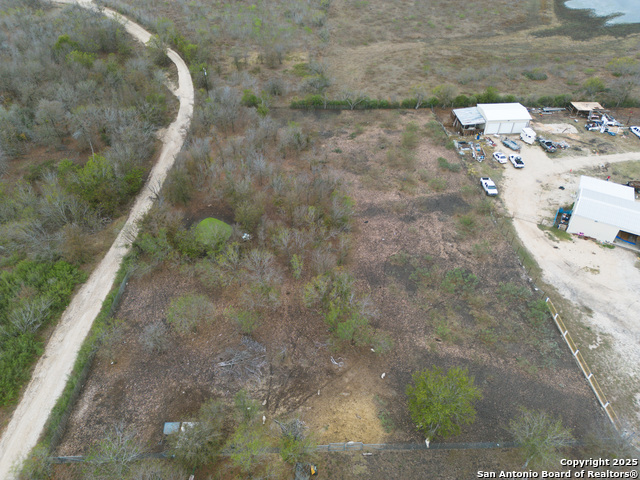 Listing photo id 12 for 479 Mostyn  