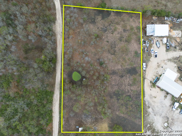 Listing photo id 7 for 479 Mostyn  