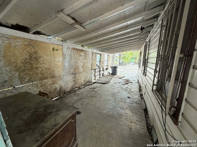 Image 13 of 17 For 215 Monclova