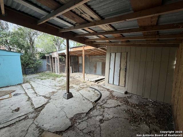 Image 14 of 17 For 215 Monclova