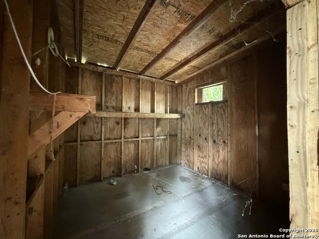 Image 17 of 17 For 215 Monclova