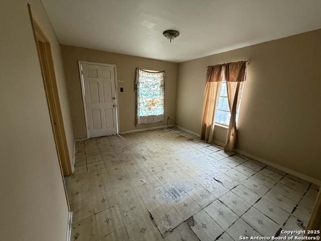 Image 3 of 17 For 215 Monclova