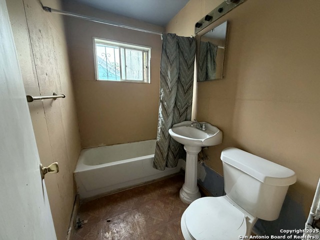 Image 7 of 17 For 215 Monclova