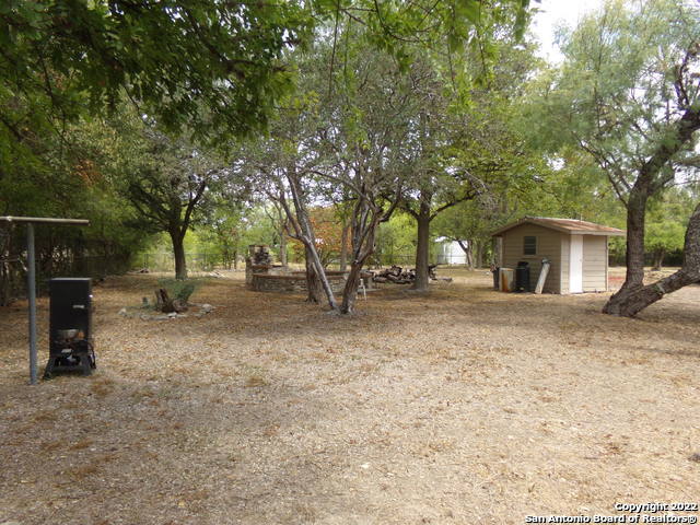 Listing photo id 3 for 5975 Babcock