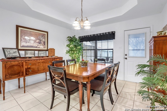 Listing photo id 8 for 124 Gardenridge