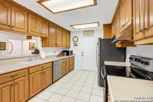 Listing photo id 12 for 124 Gardenridge