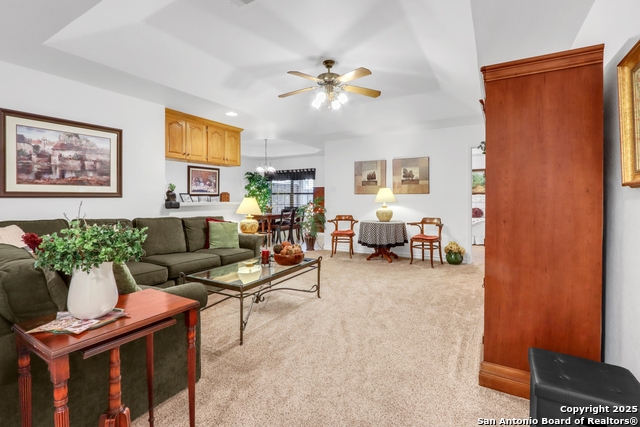 Listing photo id 3 for 124 Gardenridge