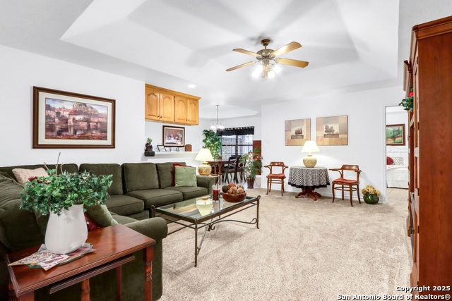 Listing photo id 4 for 124 Gardenridge