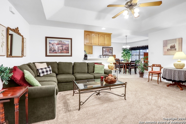 Listing photo id 5 for 124 Gardenridge