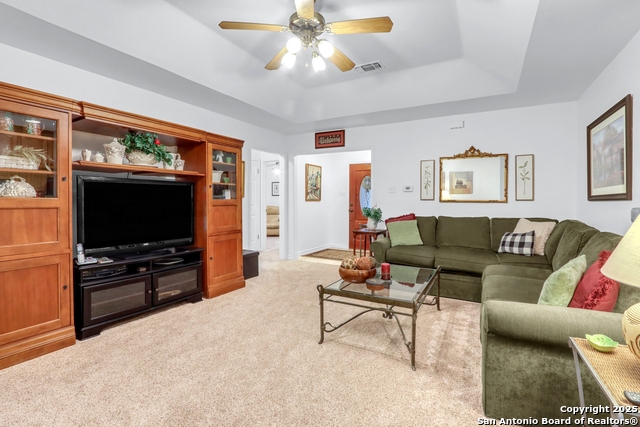 Listing photo id 7 for 124 Gardenridge