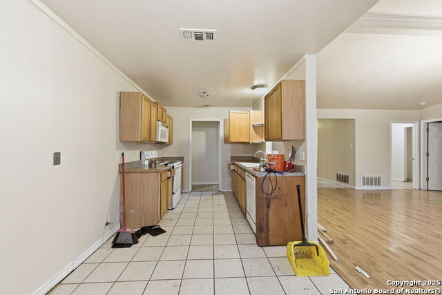 Image 13 of 29 For 5631 Wood Oak