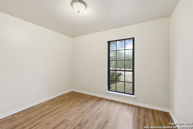 Image 15 of 29 For 5631 Wood Oak