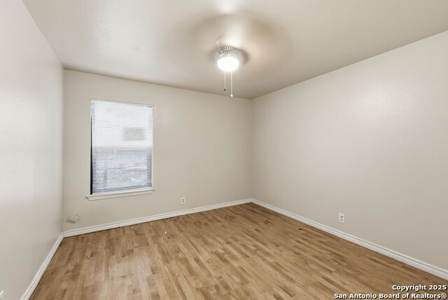 Image 18 of 29 For 5631 Wood Oak