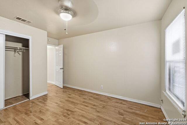 Image 19 of 29 For 5631 Wood Oak