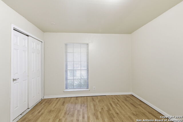 Image 20 of 29 For 5631 Wood Oak