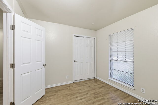 Image 21 of 29 For 5631 Wood Oak