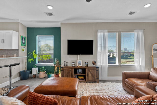 Image 10 of 31 For 810 Dakota  