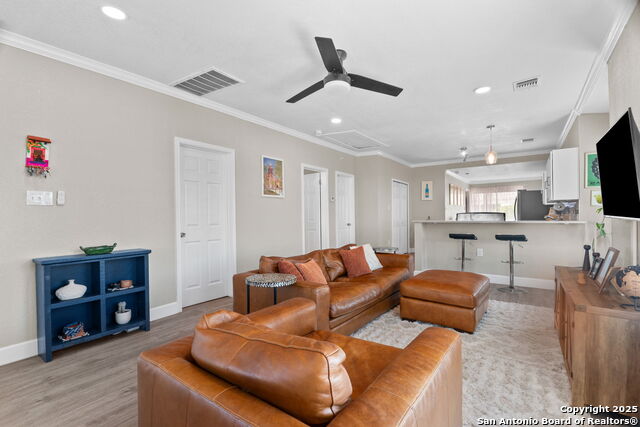 Image 12 of 31 For 810 Dakota  