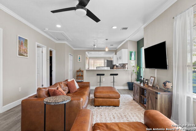 Image 13 of 31 For 810 Dakota  