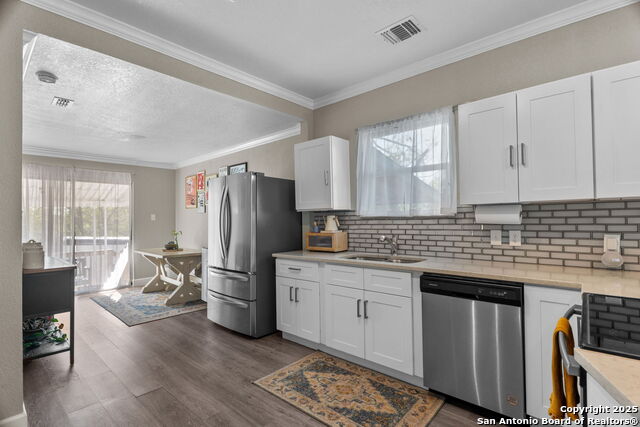 Image 15 of 31 For 810 Dakota  