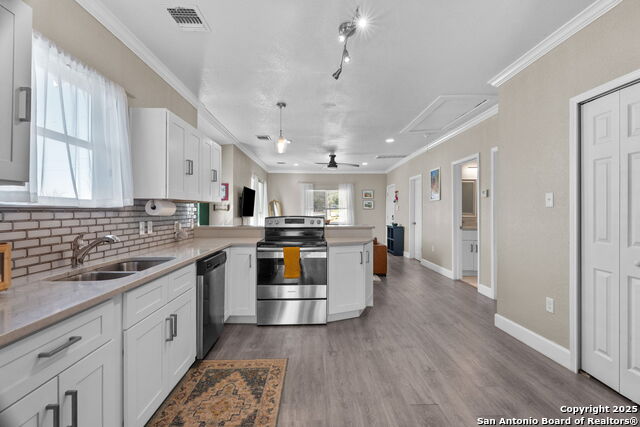 Image 18 of 31 For 810 Dakota  