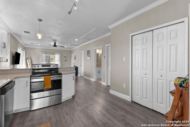 Image 19 of 31 For 810 Dakota  