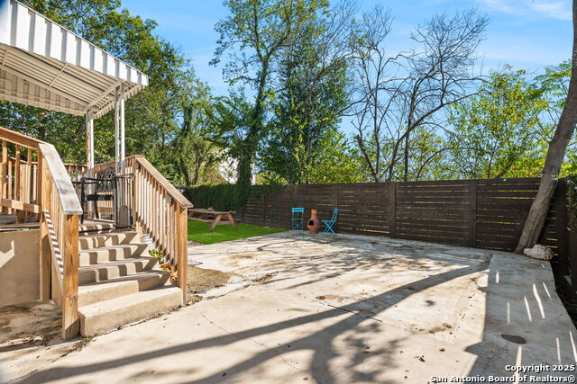 Image 26 of 31 For 810 Dakota  