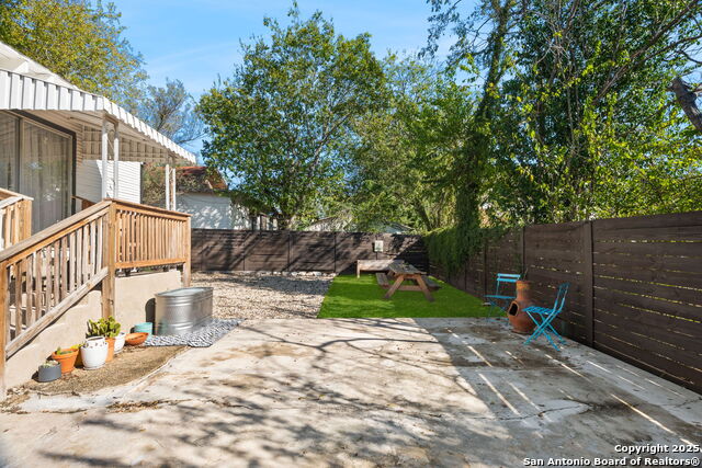 Image 27 of 31 For 810 Dakota  