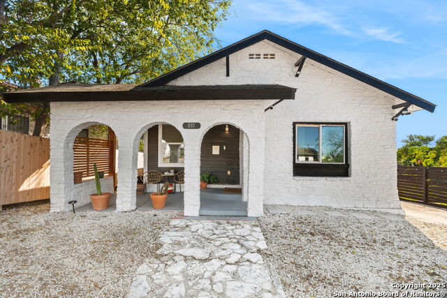 Image 3 of 31 For 810 Dakota  