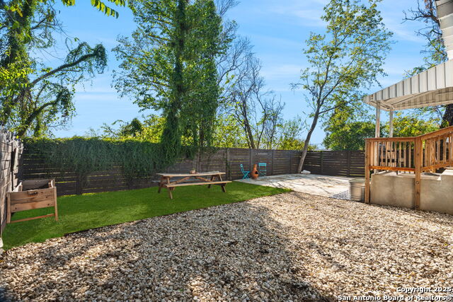 Image 31 of 31 For 810 Dakota  