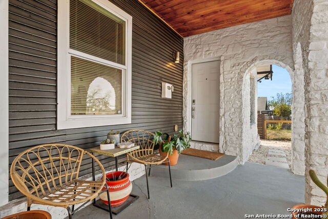 Image 4 of 31 For 810 Dakota  