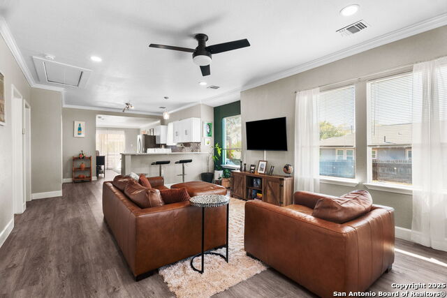 Image 9 of 31 For 810 Dakota  