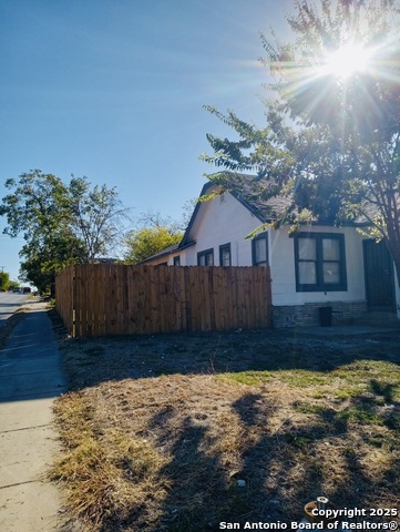 Image 2 of 12 For 644 Bailey Avenue