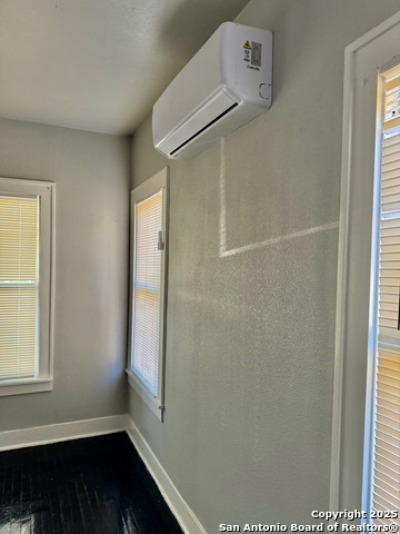 Image 7 of 12 For 644 Bailey Avenue